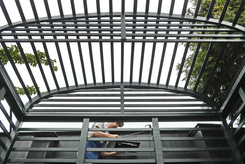 Rick Finneran, facilities manager, re-paints one of the many pergolas at the Rotch-Jones Duff House on County Street in New Bedford, MA.  PHOTO PETER PEREIRA